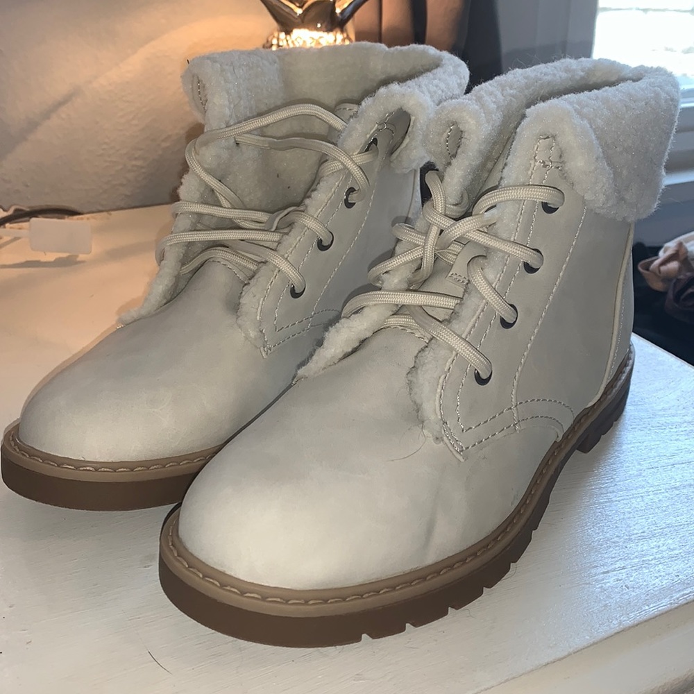 Sonoma White Suede Fur Lined Boots